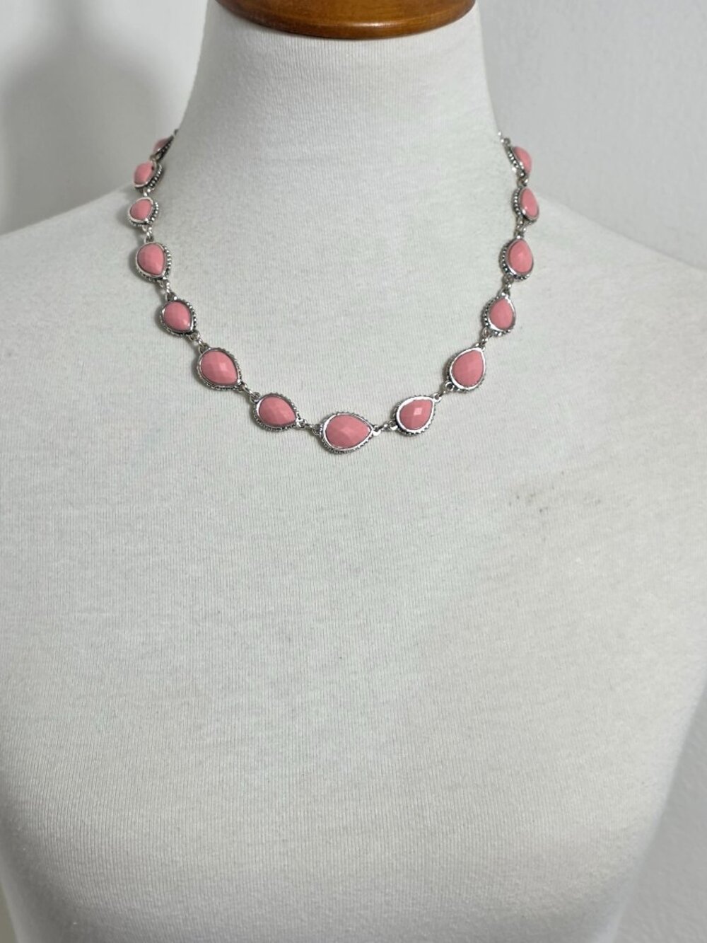 Vintage Napier Silver-Tone Necklace Pear Shaped Faceted Stones Bezel Setting
